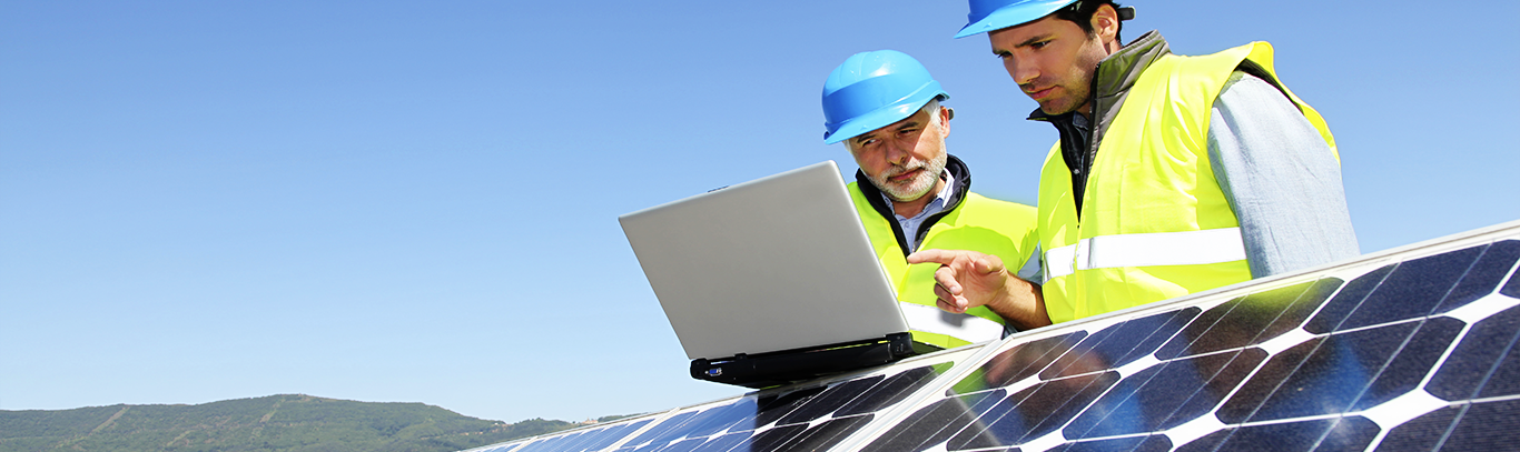 Paneles solares sobre cubierta industrial